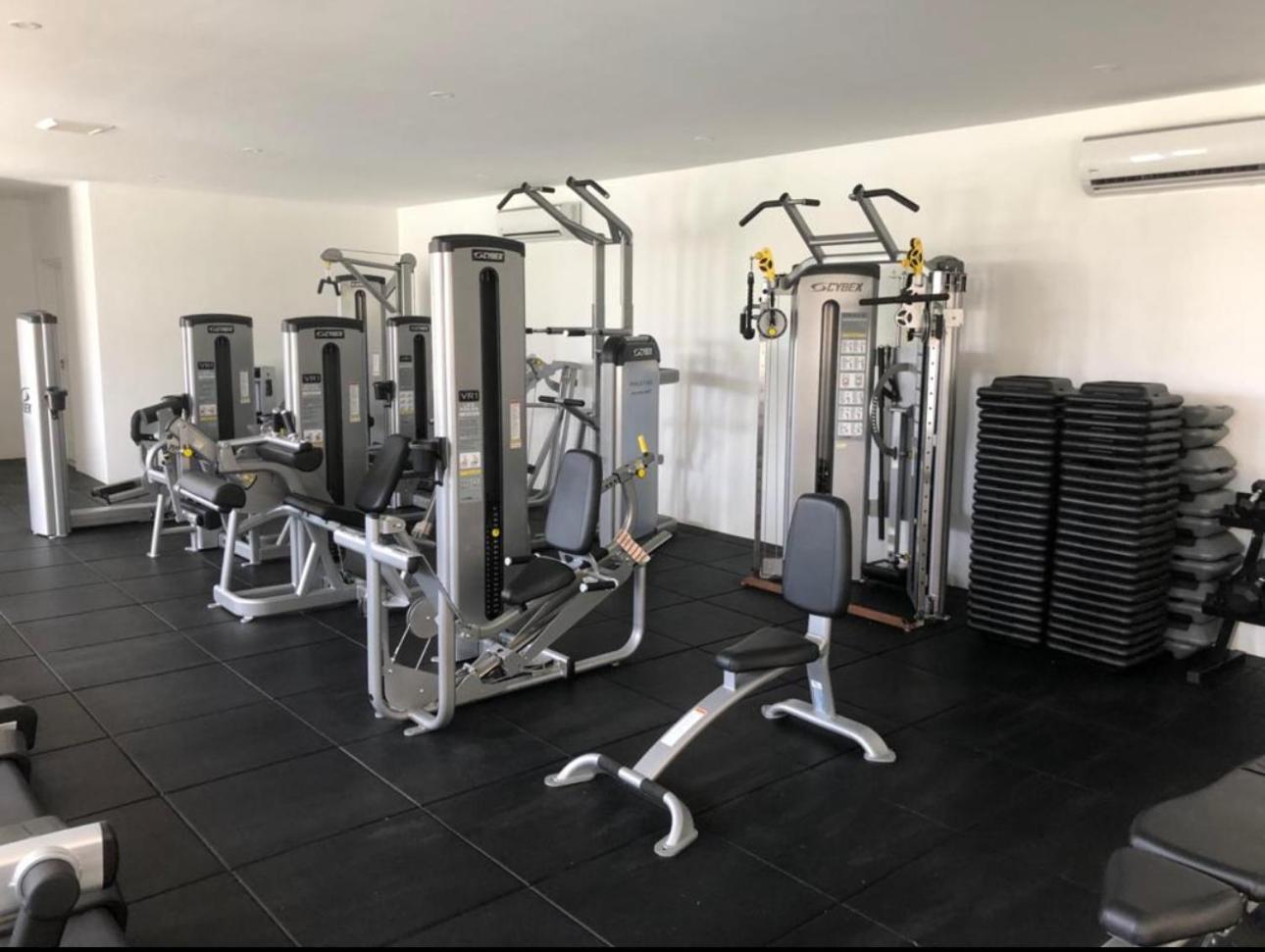 Westmoreland Hills - Mount Standfast - St James - Full Gym Membership Сейнт Джеймс Екстериор снимка